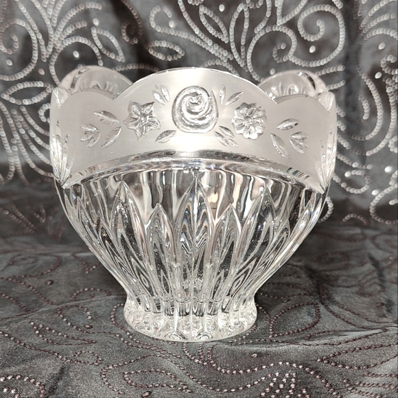 Oneida Accents Oneida Southern Garden Lead Crystal Candy Dish
